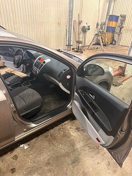 Kia Ceed 10 of 16