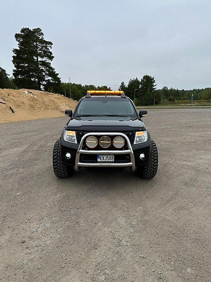 Nissan Navara 2 of 11