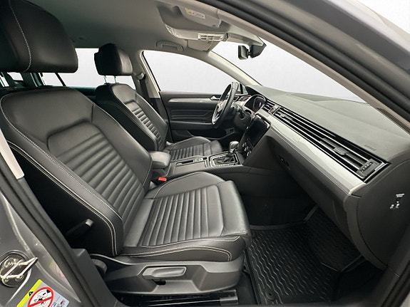 Volkswagen Passat 25 of 30