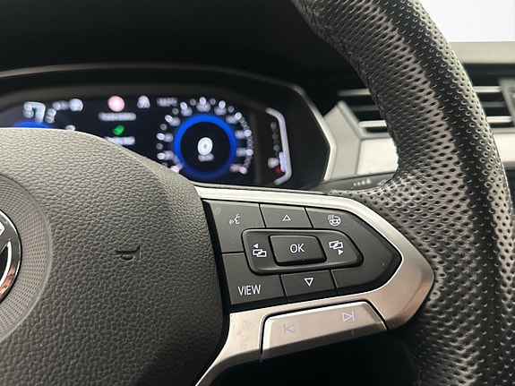 Volkswagen Passat 19 of 30