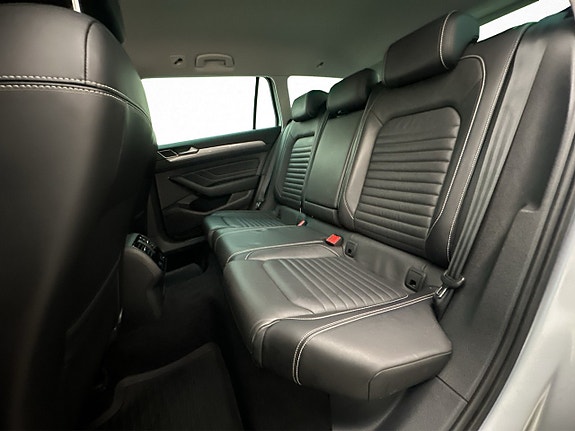 Volkswagen Passat 26 of 30