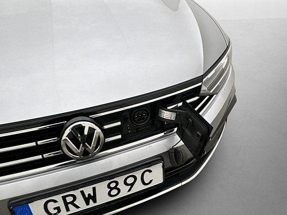Volkswagen Passat 10 of 30
