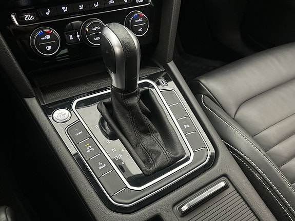 Volkswagen Passat 29 of 30