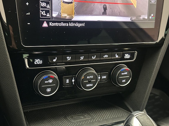 Volkswagen Passat 21 of 30