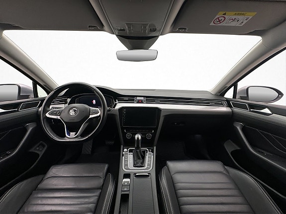 Volkswagen Passat 16 of 30