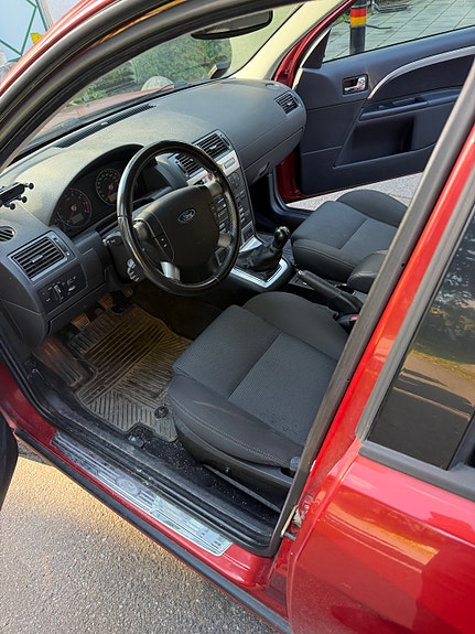 Ford Mondeo 3 of 6