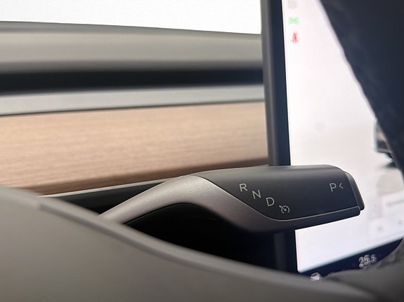 Tesla Model Y 16 of 30