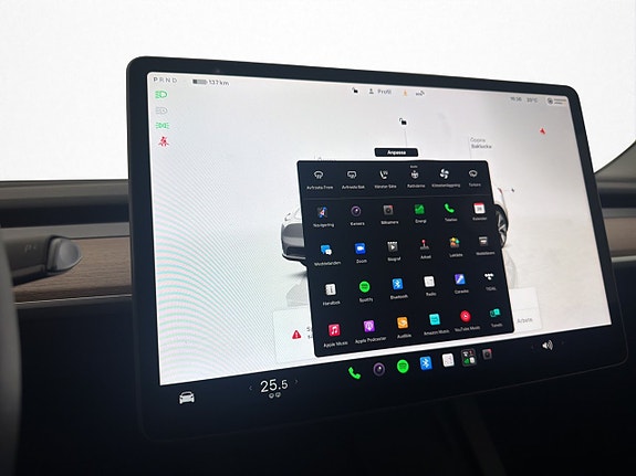 Tesla Model Y 24 of 30