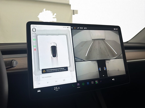 Tesla Model Y 17 of 30