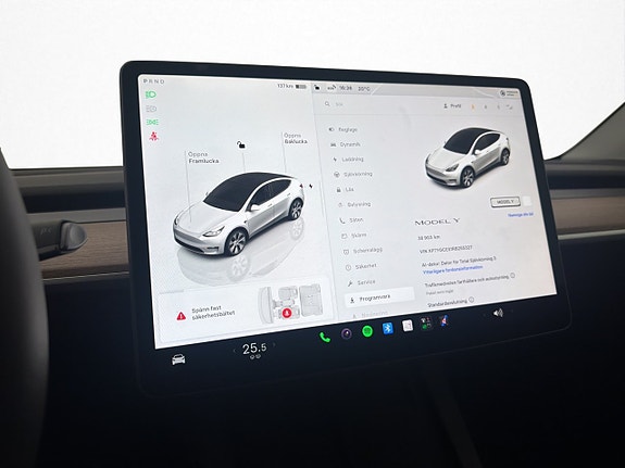 Tesla Model Y 22 of 30