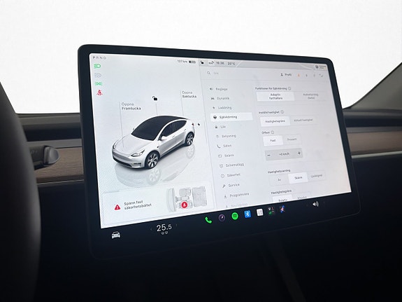 Tesla Model Y 21 of 30