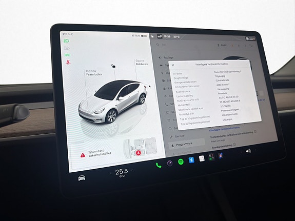 Tesla Model Y 23 of 30