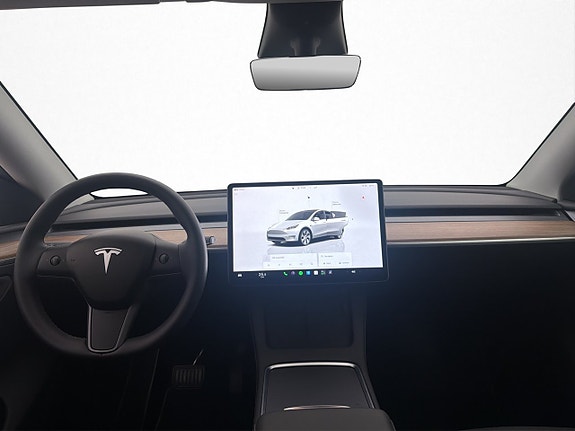 Tesla Model Y 26 of 30