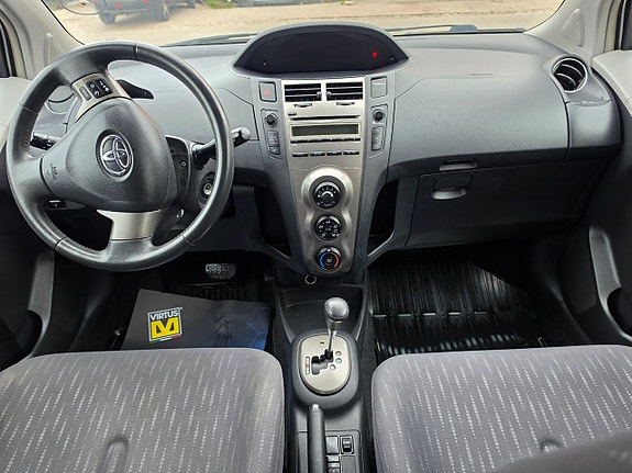 Toyota Yaris 25 of 25