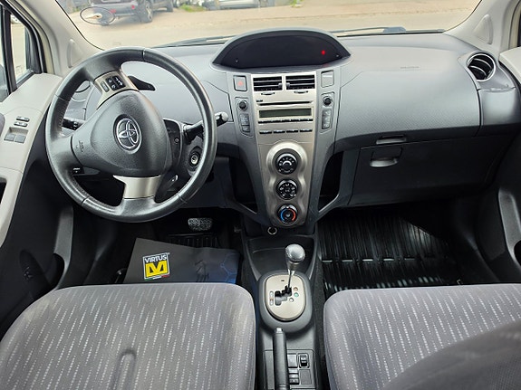Toyota Yaris 5 of 25