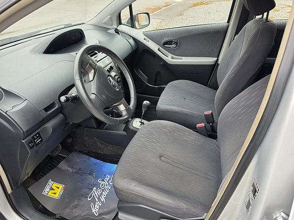 Toyota Yaris 16 of 25