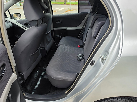 Toyota Yaris 14 of 25
