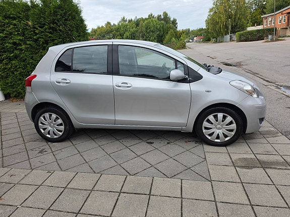 Toyota Yaris 9 of 25