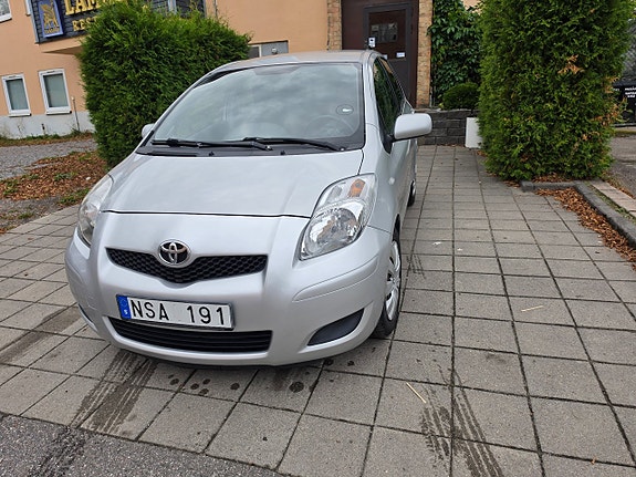 Toyota Yaris 19 of 25
