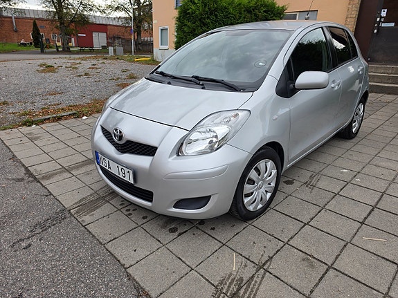 Toyota Yaris 23 of 25
