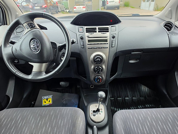 Toyota Yaris 15 of 25