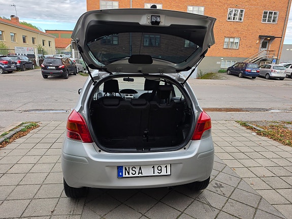 Toyota Yaris 11 of 25