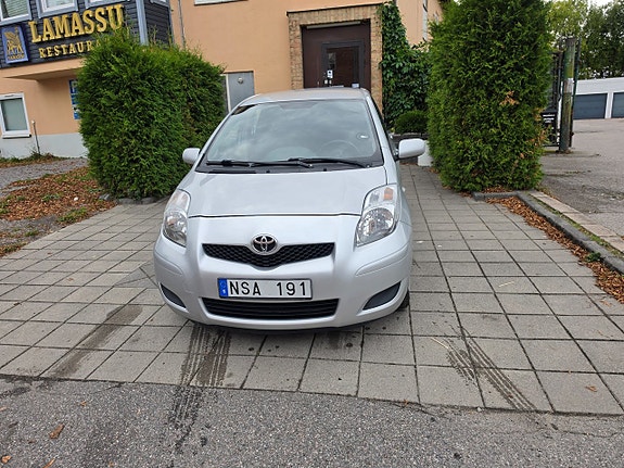Toyota Yaris 21 of 25
