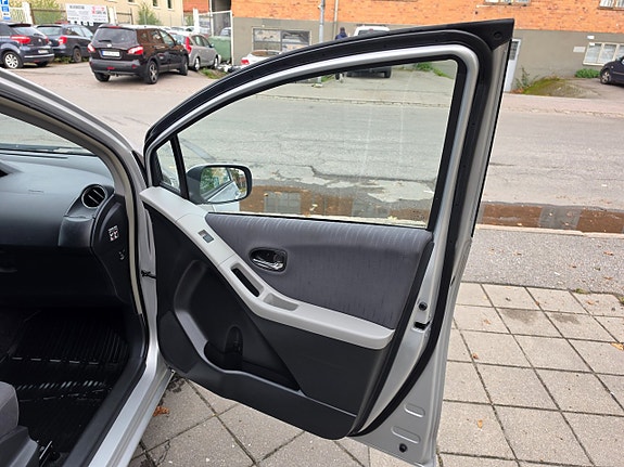 Toyota Yaris 18 of 25
