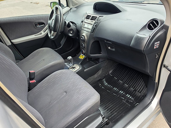 Toyota Yaris 17 of 25