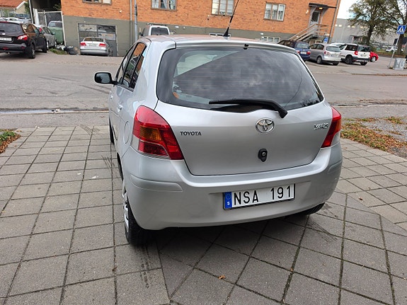 Toyota Yaris 20 of 25