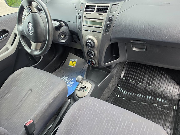 Toyota Yaris 24 of 25