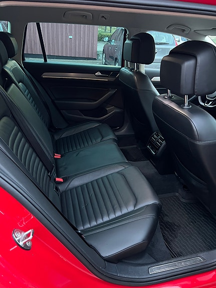 Volkswagen Passat 10 of 12