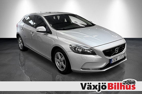 Volvo V40 2 of 14