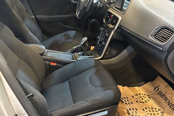 Volvo V40 7 of 14