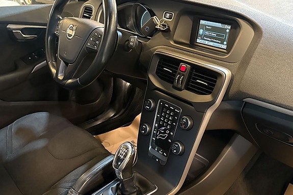 Volvo V40 8 of 14