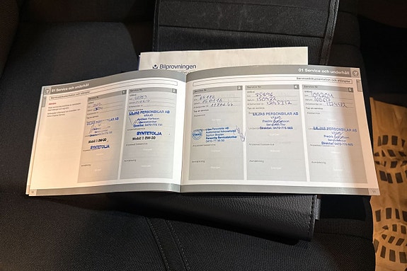 Volvo V40 11 of 14