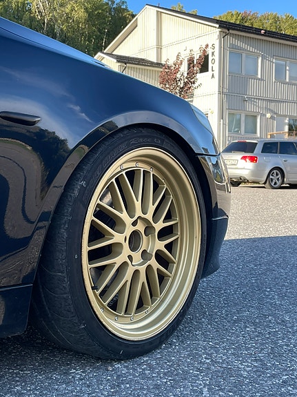 BMW 523i 5 of 9