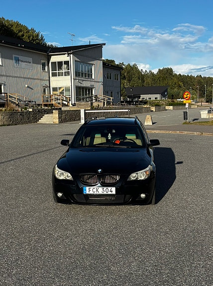 BMW 523i 3 of 9