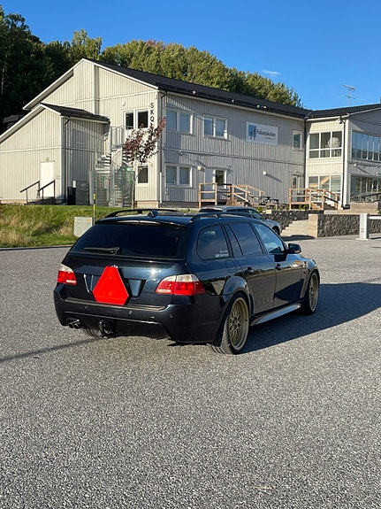 BMW 523i 2 of 9