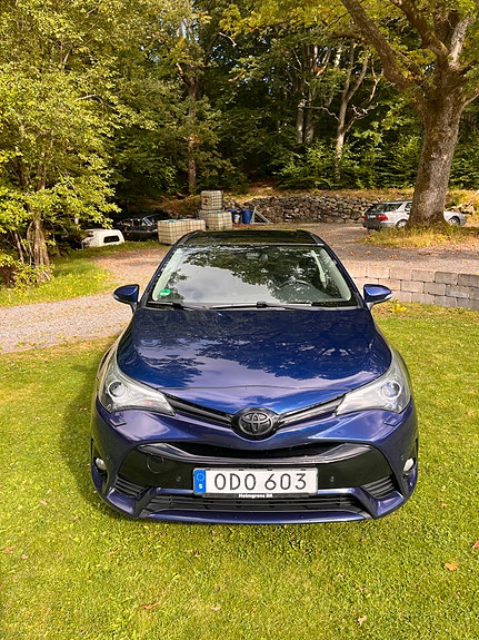 Toyota Avensis 2 of 7