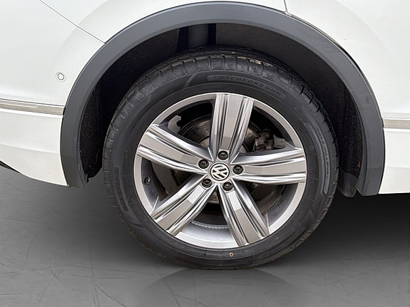 Volkswagen Tiguan Allspace 29 of 30