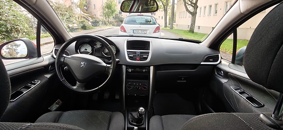 Peugeot 207 9 of 12