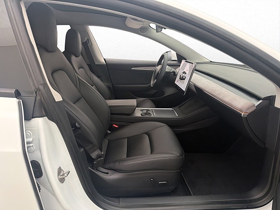 Tesla Model 3 17 of 29