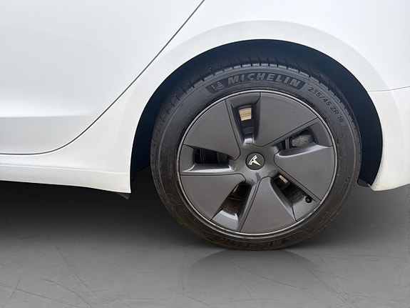 Tesla Model 3 27 of 29