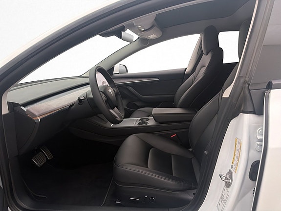 Tesla Model 3 13 of 29