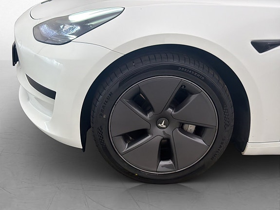 Tesla Model 3 26 of 29