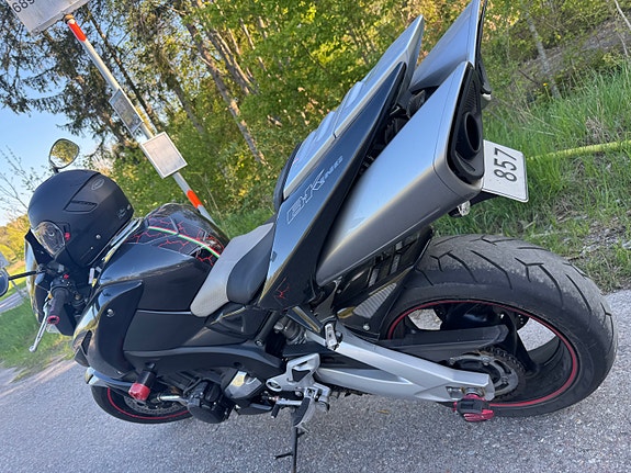 Suzuki GSX1300BK B-King Suzuki GS1000 G 8 of 9