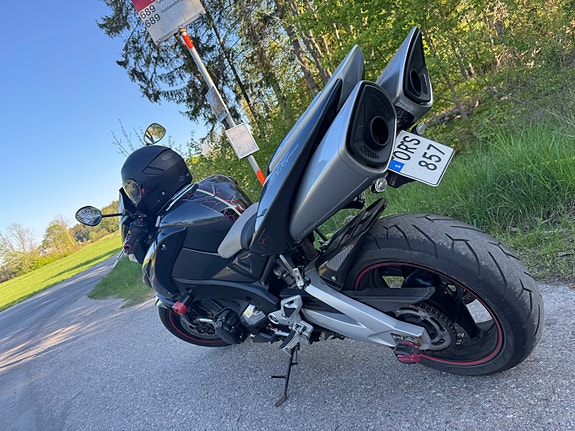 Suzuki GSX1300BK B-King Suzuki GS1000 G 7 of 9