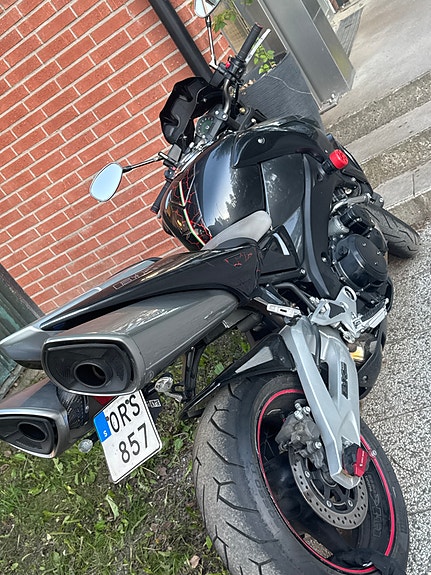 Suzuki GSX1300BK B-King Suzuki GS1000 G 6 of 9