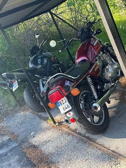 Suzuki GSX1300BK B-King Suzuki GS1000 G 4 of 9